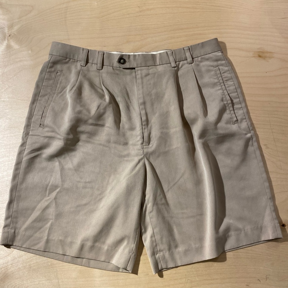 Cutter & Buck Men's Flat Front Tan Shorts 36 (NO)
